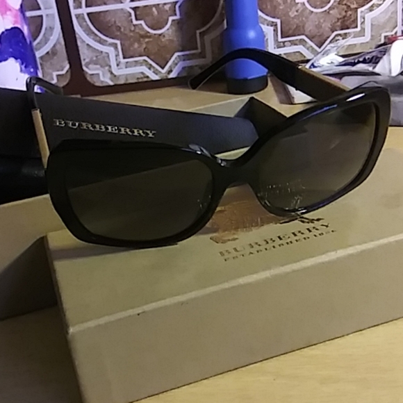 Burberry sunglasses for woman - Picture 2 of 2